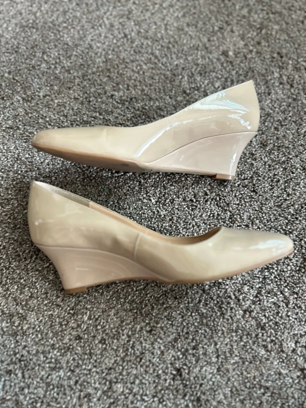 Cole Haan Nude Patent Leather Wedge Heels Pumps Size 6B D42383